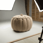 Pouf in Tessuto Naturale: Funzionalità e Charme Mediterraneo - Approfondisci l’uso dei materiali sostenibili per arredi versatili e di design.