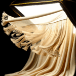 Stole con Finiture Frangiate: Un Tocco di Movimento e Materia - Esplora la leggerezza dinamica delle frange nei tessuti di pregio.