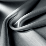 Tessuti Essenziali: Riduzione come Forma di Lusso - Minimalismo materico spiegato.